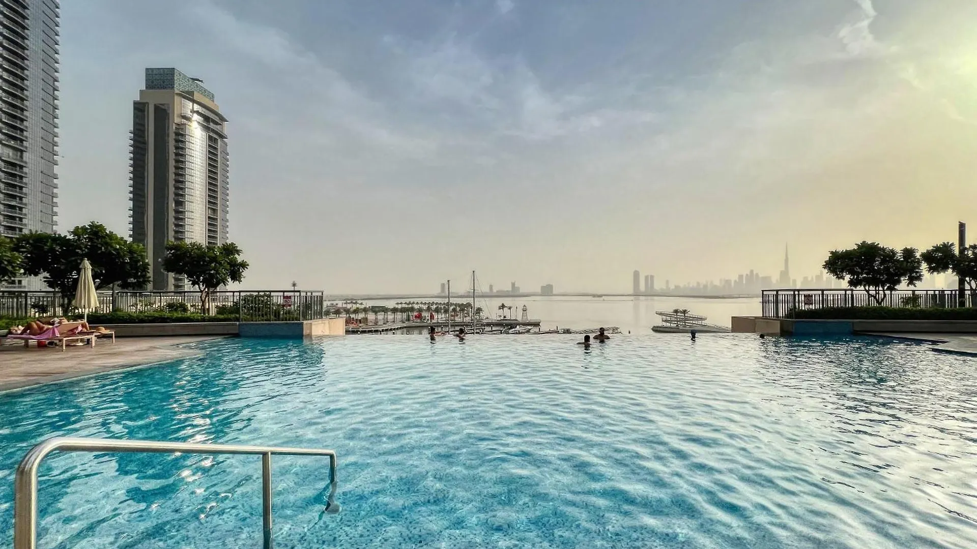 Dubai Creek Escape - Astonishing Creek Views Apartment