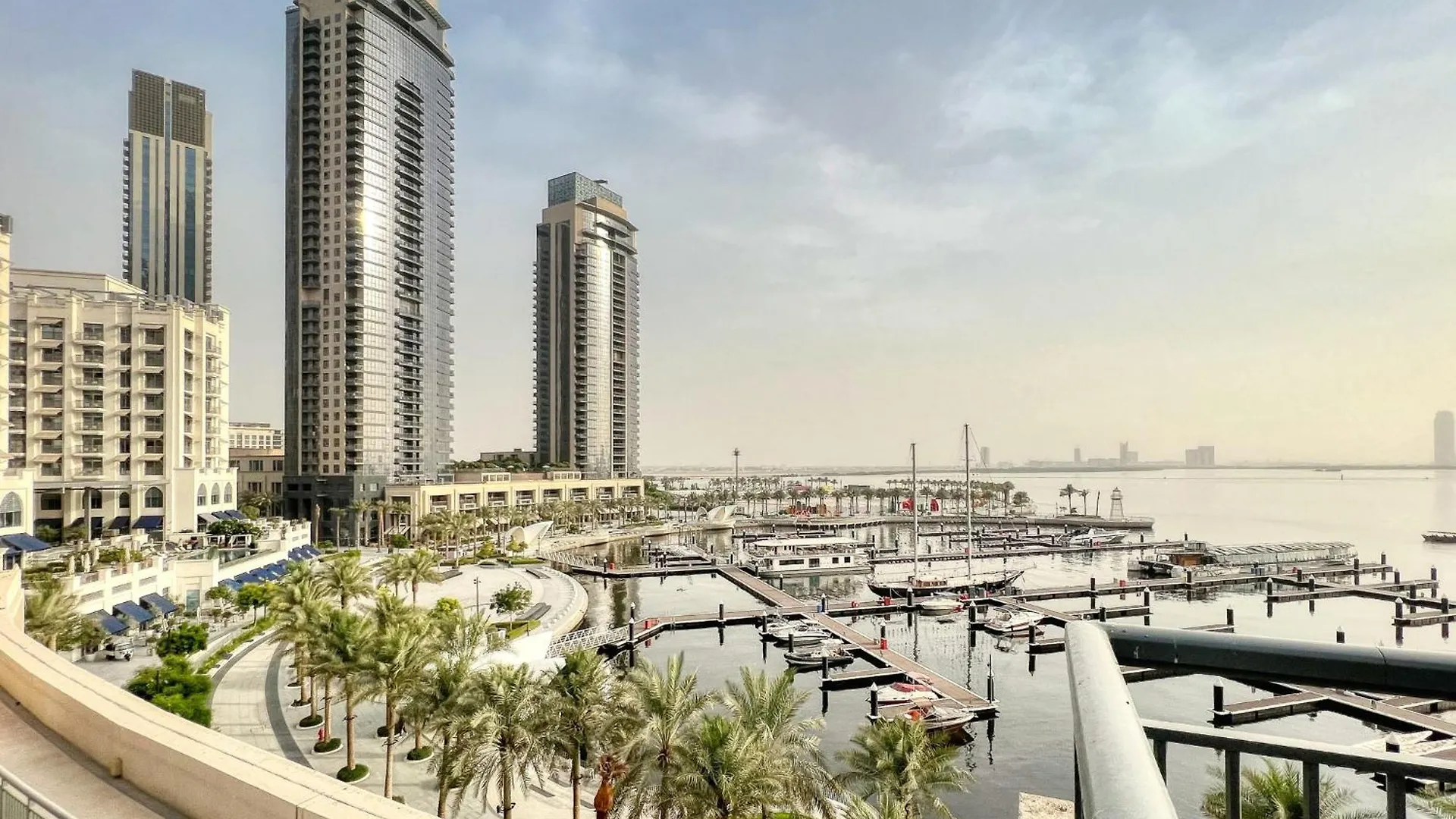 Dubai Creek Escape - Astonishing Creek Views Apartment 0*,  United Arab Emirates