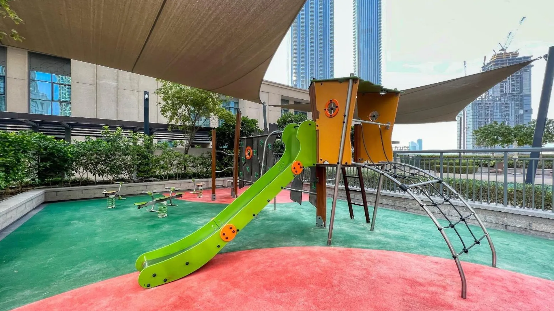 Dubai Creek Escape - Astonishing Creek Views Apartment