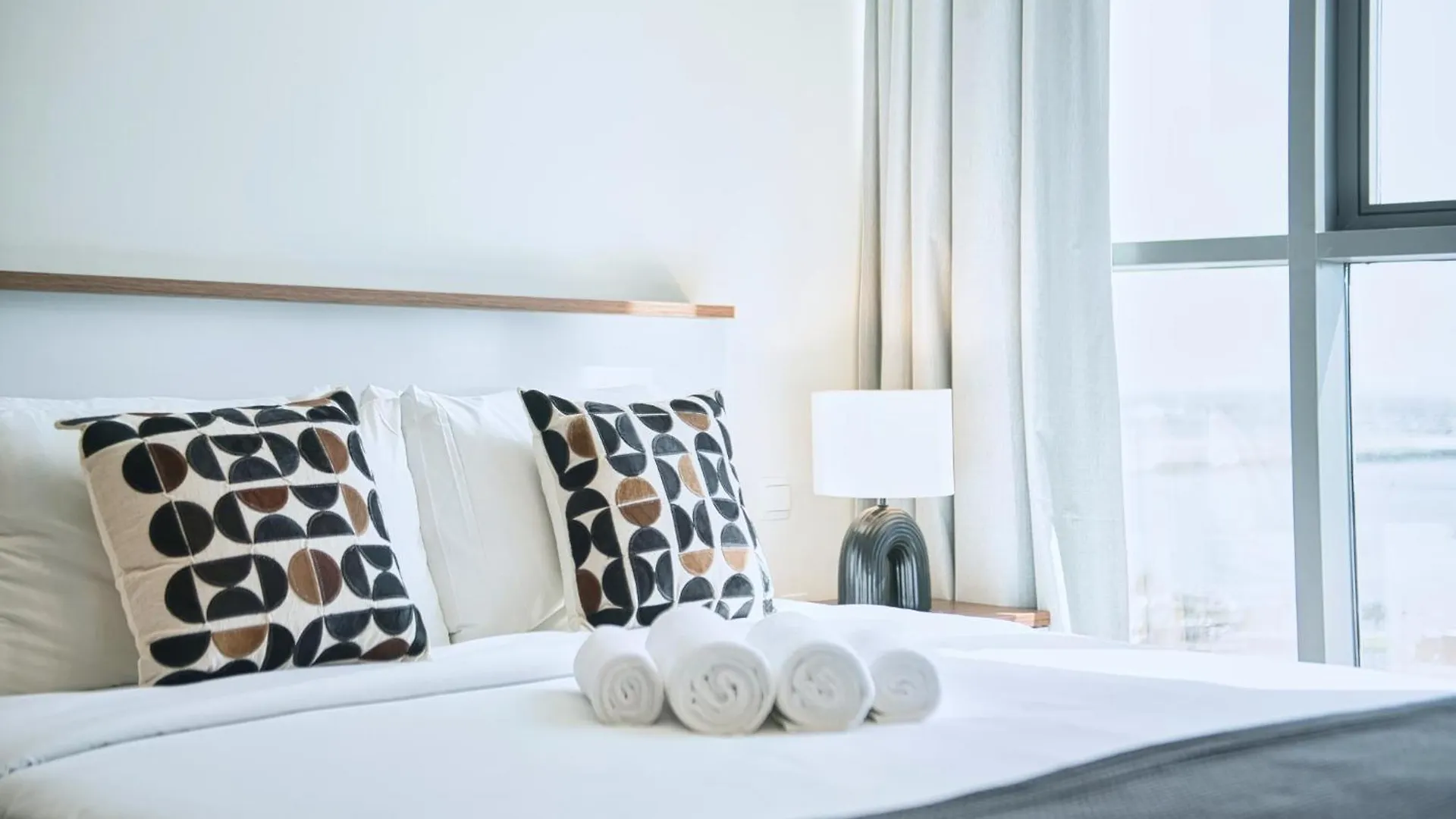 Dubai Creek Escape - Astonishing Creek Views Apartment