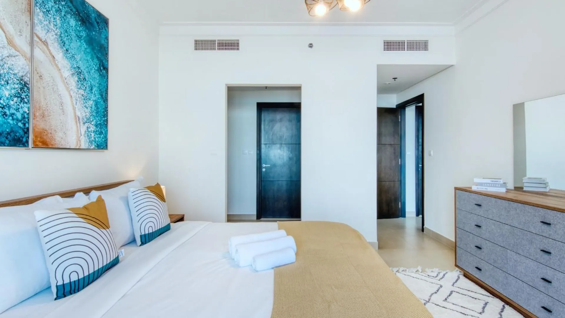 Dubai Creek Escape - Astonishing Creek Views Apartment