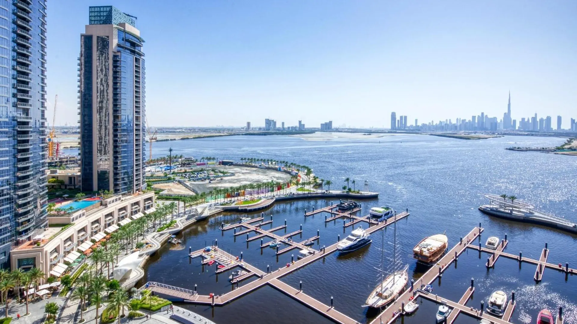 Dubai Creek Escape - Astonishing Creek Views Apartment