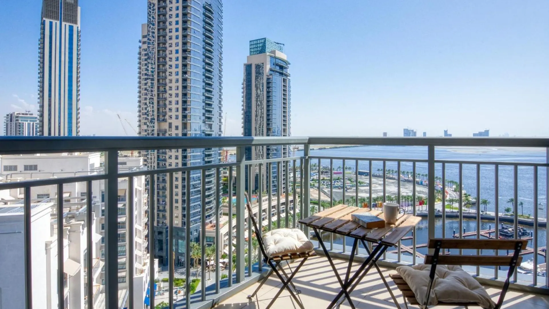 Dubai Creek Escape - Astonishing Creek Views Apartment