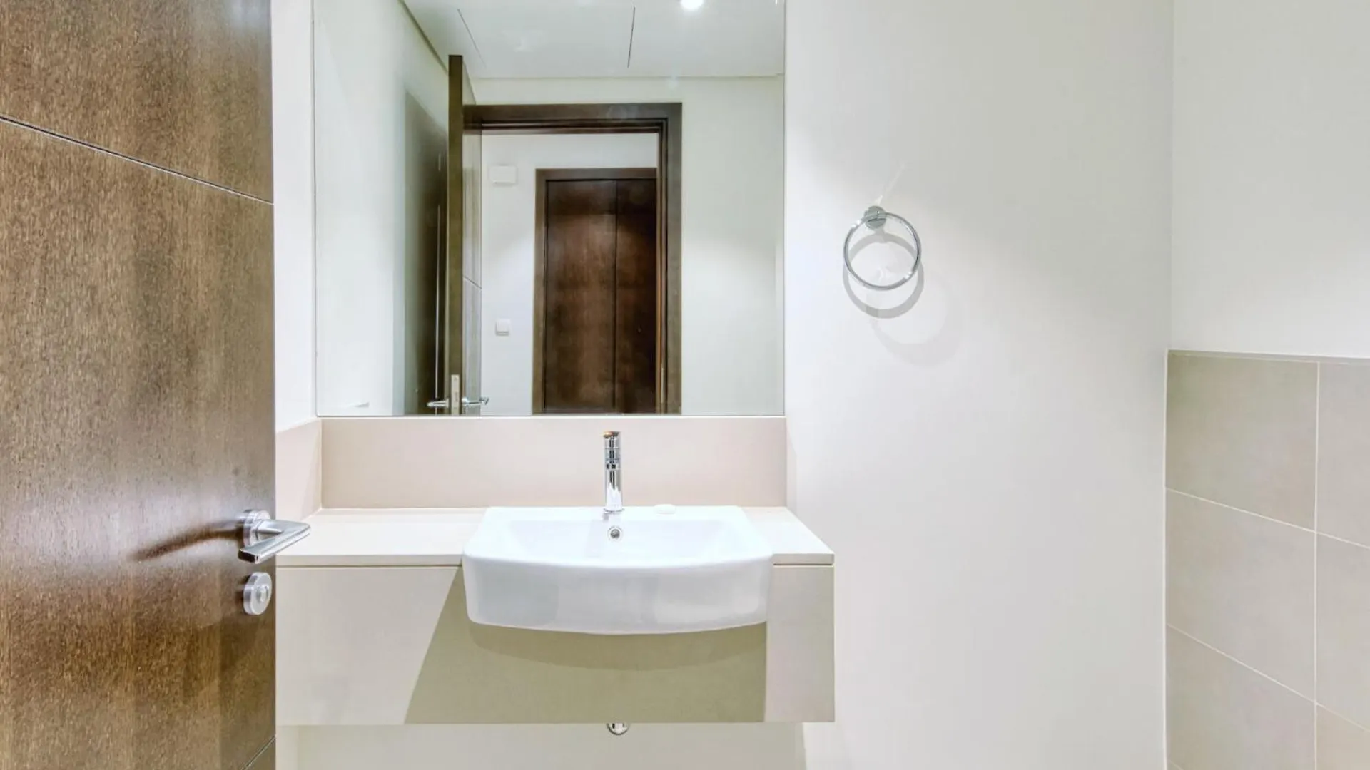 Dubai Creek Escape - Astonishing Creek Views Apartment