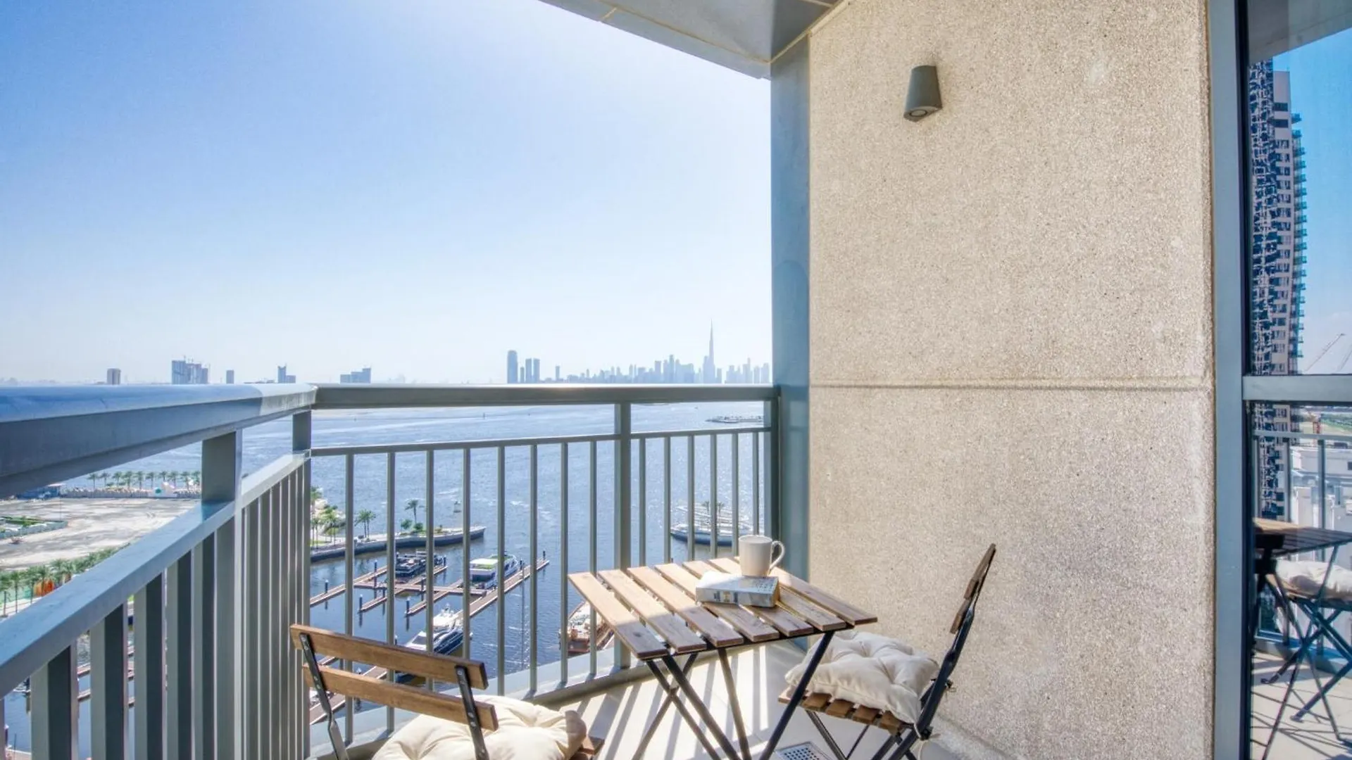 Dubai Creek Escape - Astonishing Creek Views Apartment 0*,  United Arab Emirates